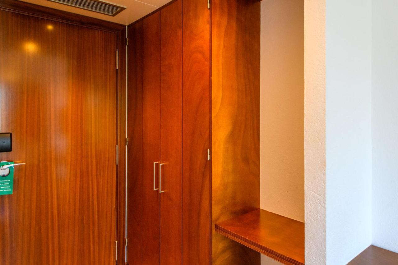 Hotel Sol Ixent - Adults Only กาดาเกส ภายนอก รูปภาพ
